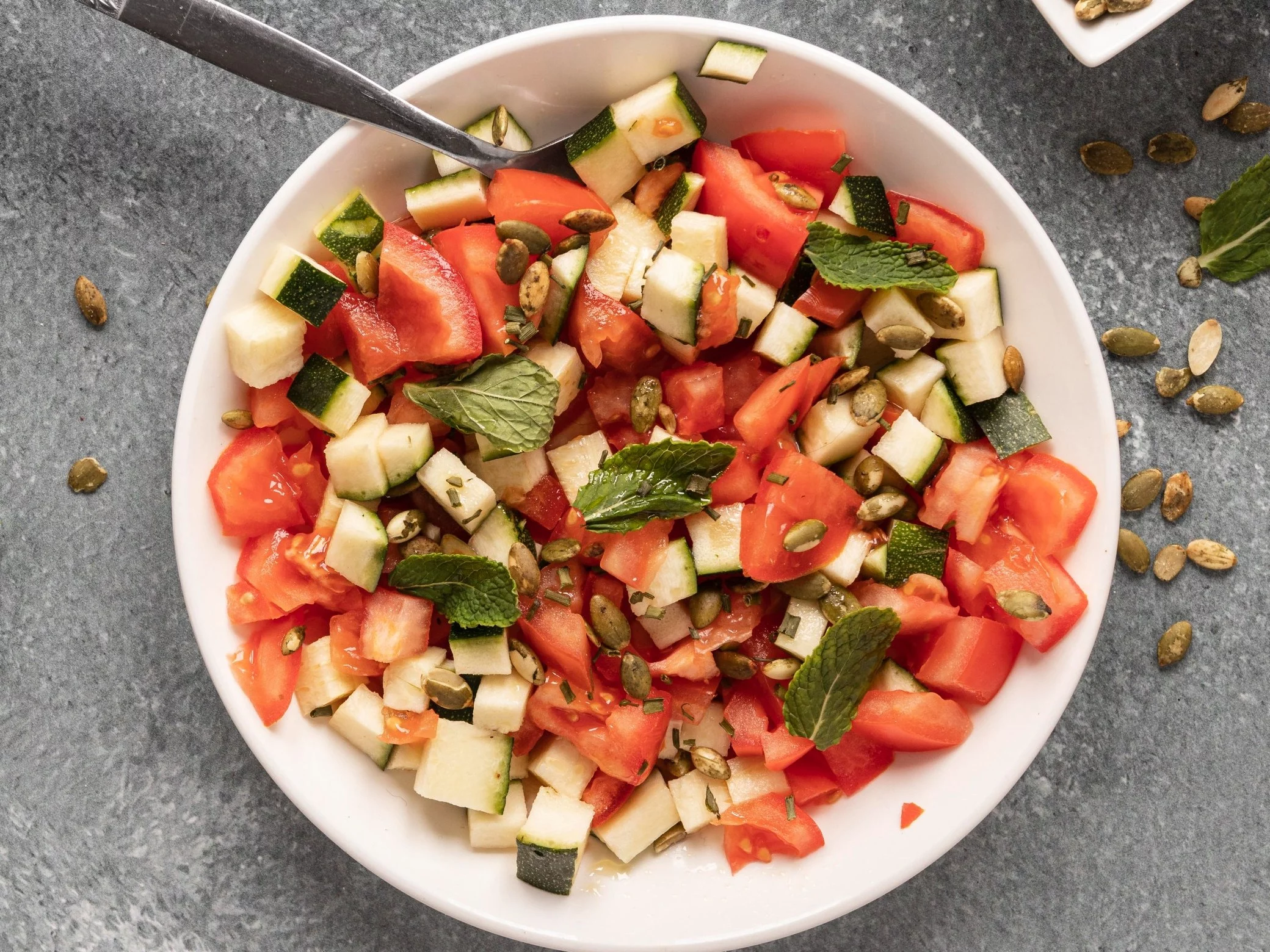 Dodaj ten olej do sałatki, twoja wątroba ci podziękuje. Naturalny superfood pełen antyoksydantów