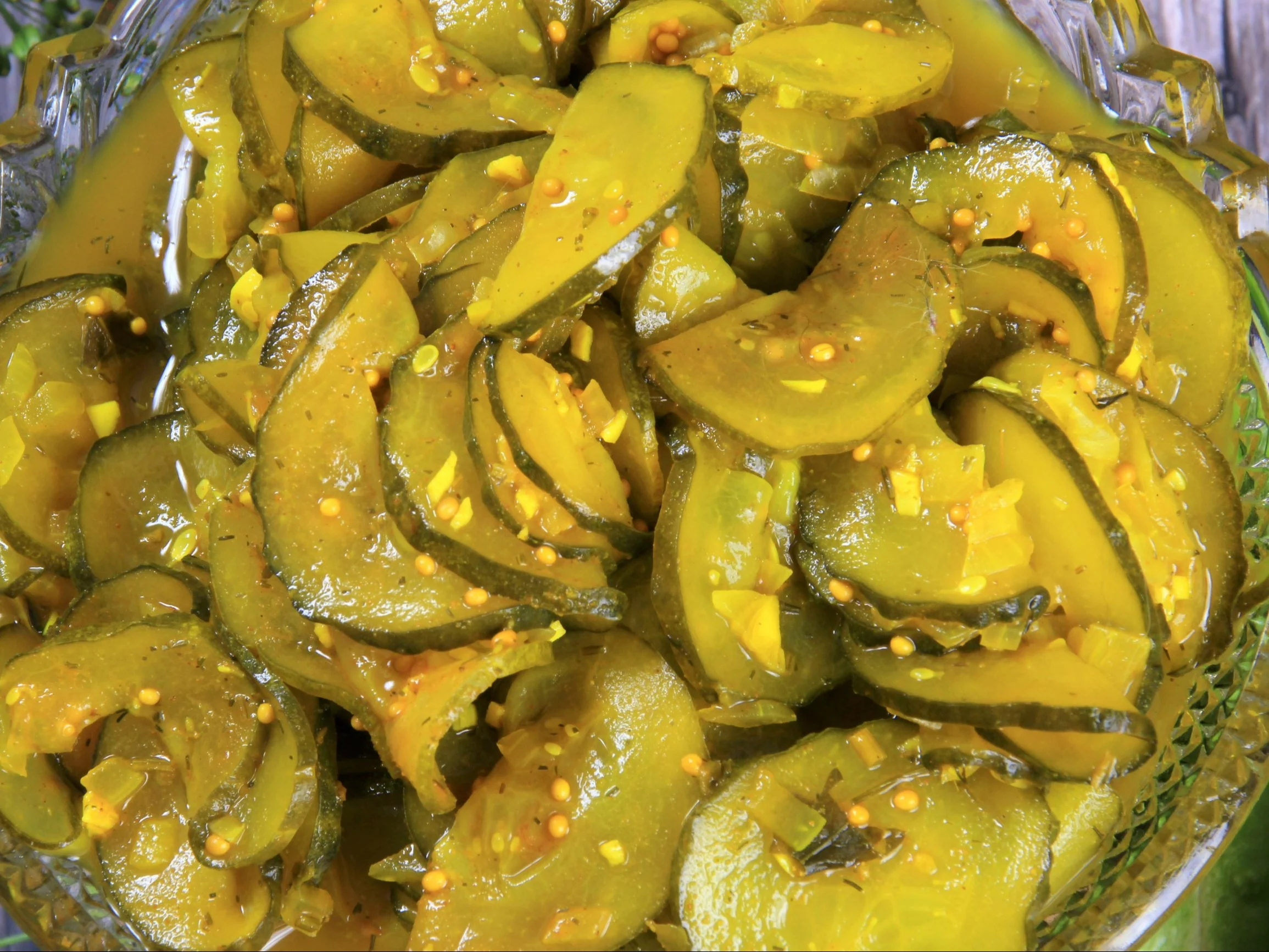 Sałatka z kiszonych ogórków do obiadu