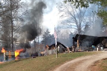 Dom Davidsonów po pożarze