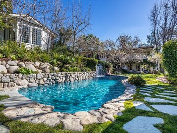 Dom Jima Carrey'a – basen z wodospadem, wspaniałe ogrody i imponująca kolekcja obrazów