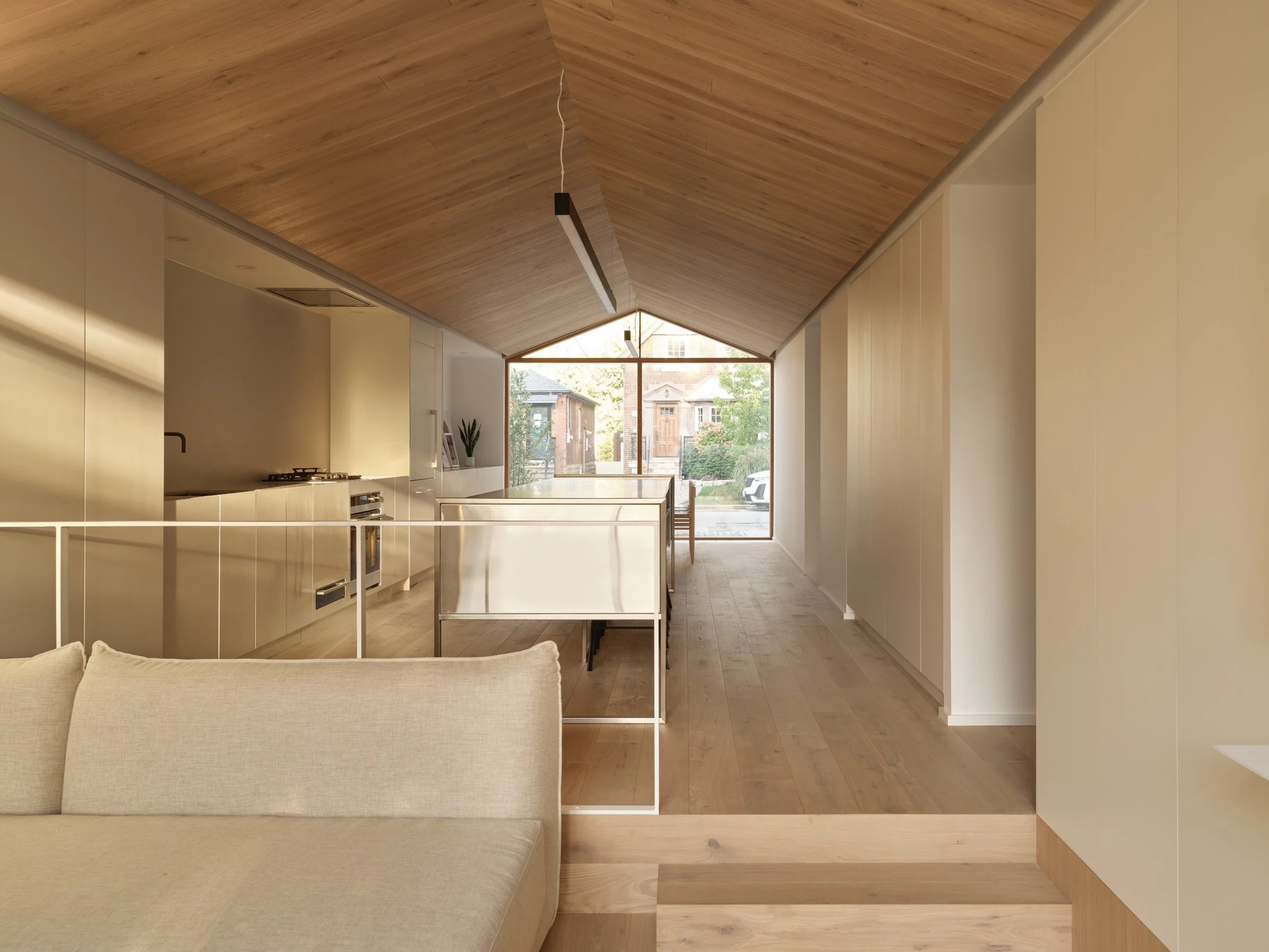 Dom, który wciśnięto w niemożliwe miejsce, zachwyca przestrzenią. Projekt Studio AC