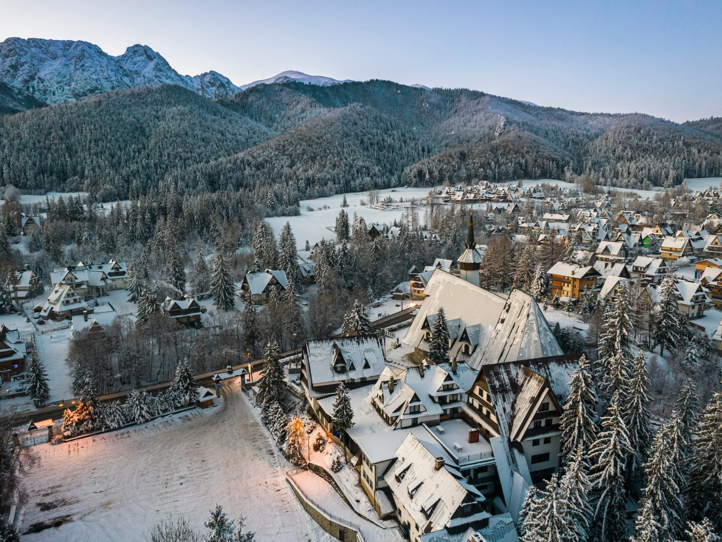 Domek w górach czy piramidy? Tak Polacy będą podróżować zimą