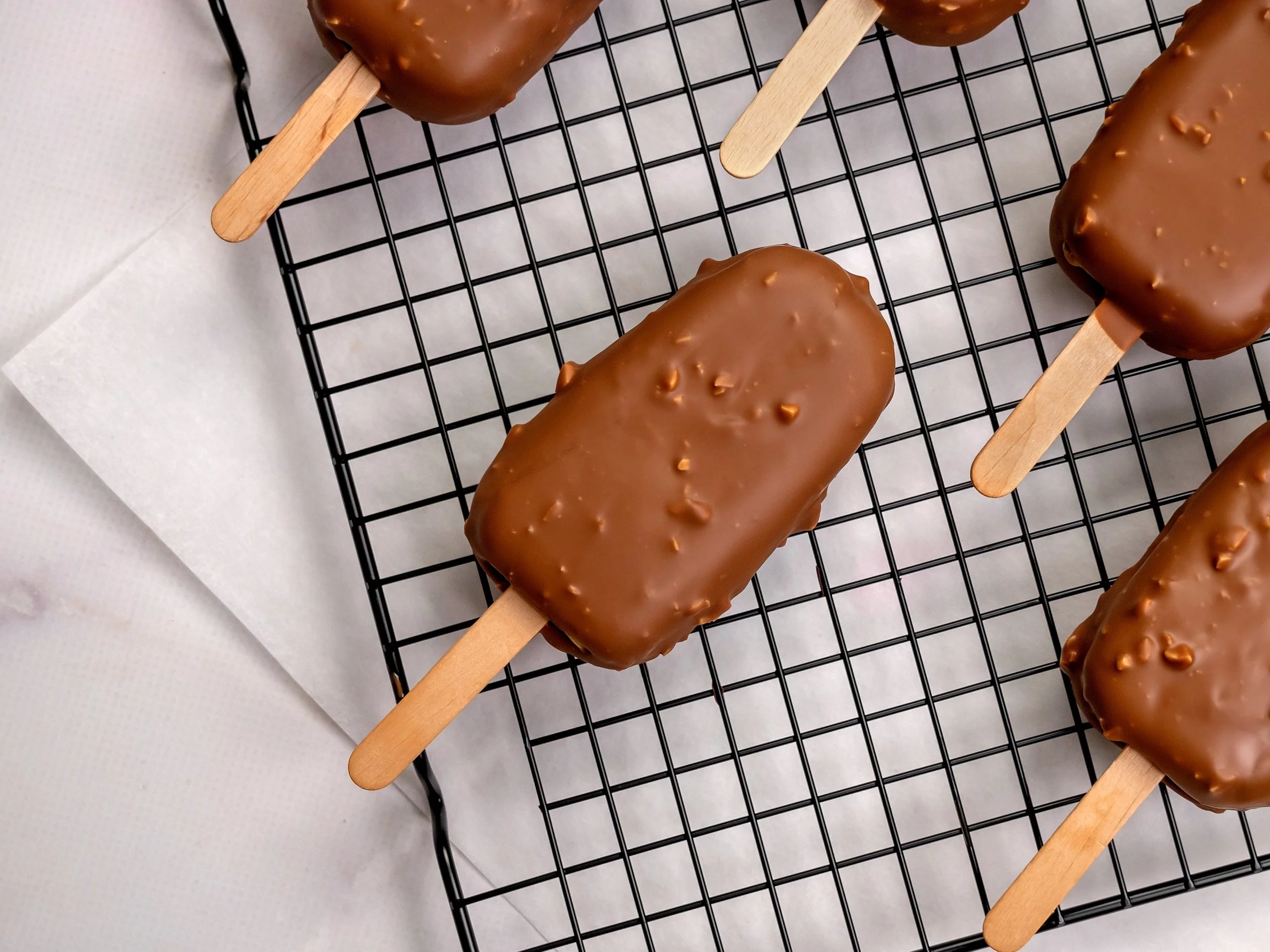 Śmietankę zastępuję 2 składnikami. Domowe lody à la Magnum chrupią jak oryginał