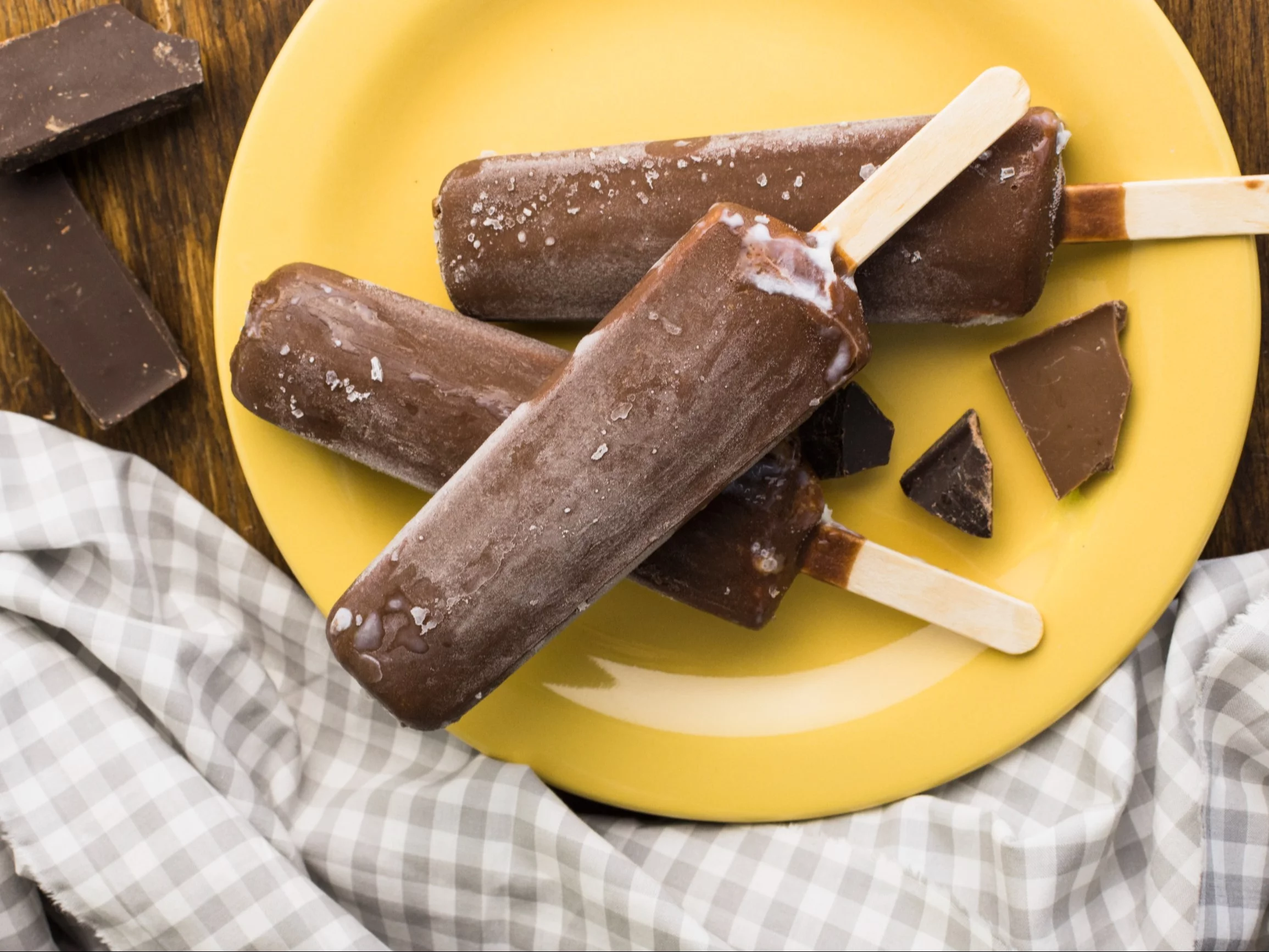 Lody w polewie na patyku