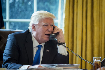 Donald Trump rozmawia przez telefon z Władimirem Putinem