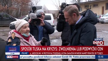 Donald Tusk i starsza kobieta w Mińsku Mazowieckim