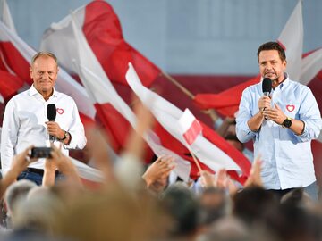 Donald Tusk oraz Rafał Trzaskowski na spotkaniu z wyborcami w Otwocku