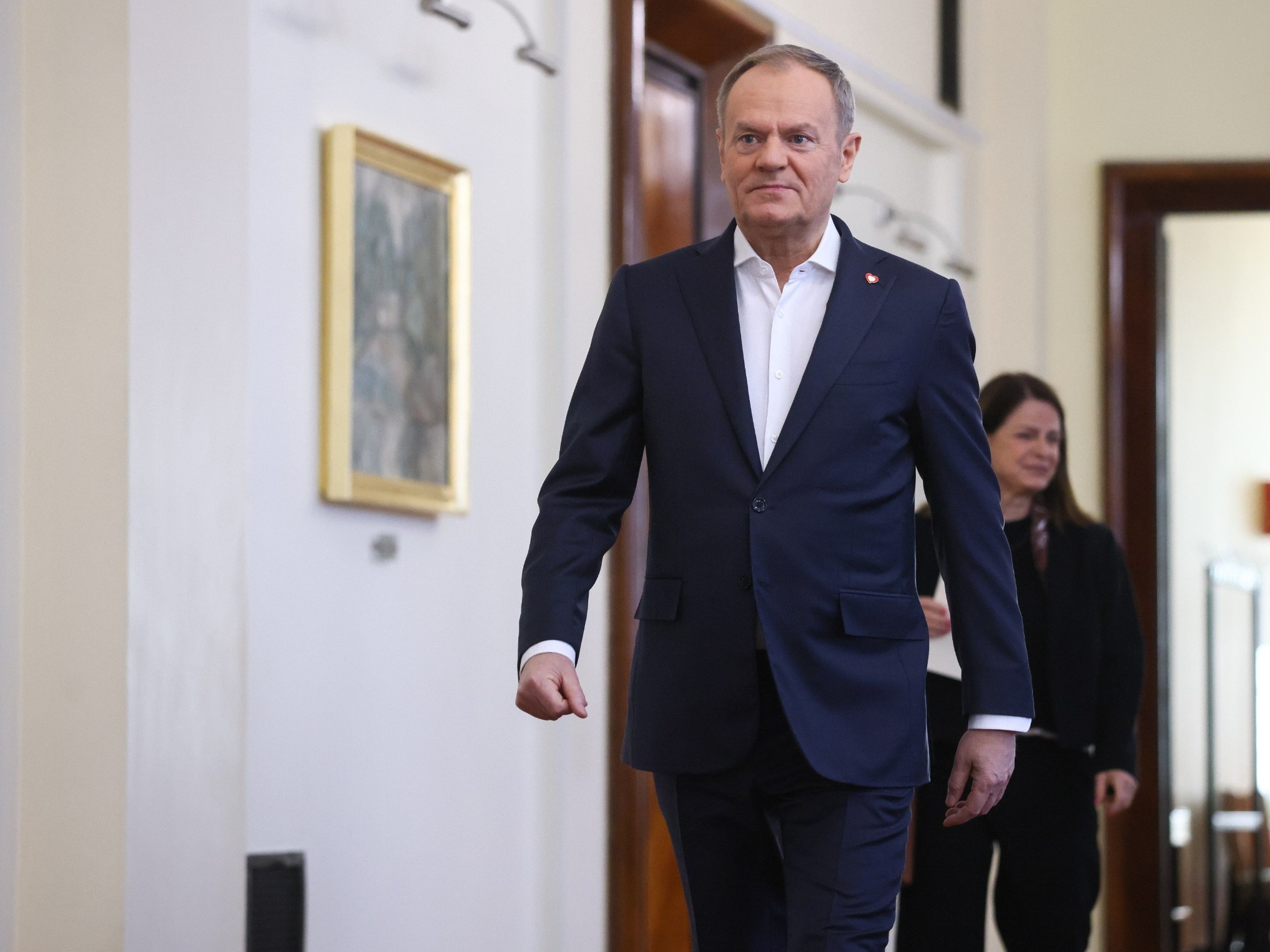 „Niedyskrecje parlamentarne”. Tusk zmartwiony zmianą nastrojów. Wiatr hula po ministerstwach