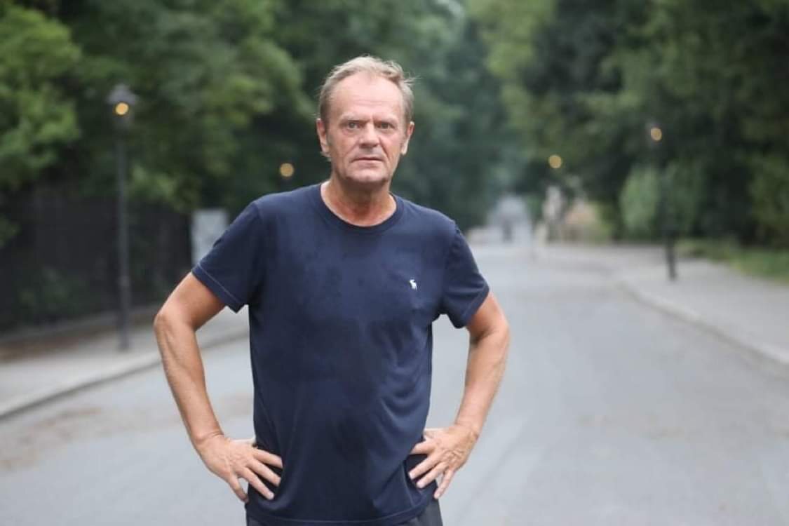 Jacek Bury kpi ze zdjęcia Donalda Tuska. „Przypomina się dowcip o Stalinie" - Vimarsana News