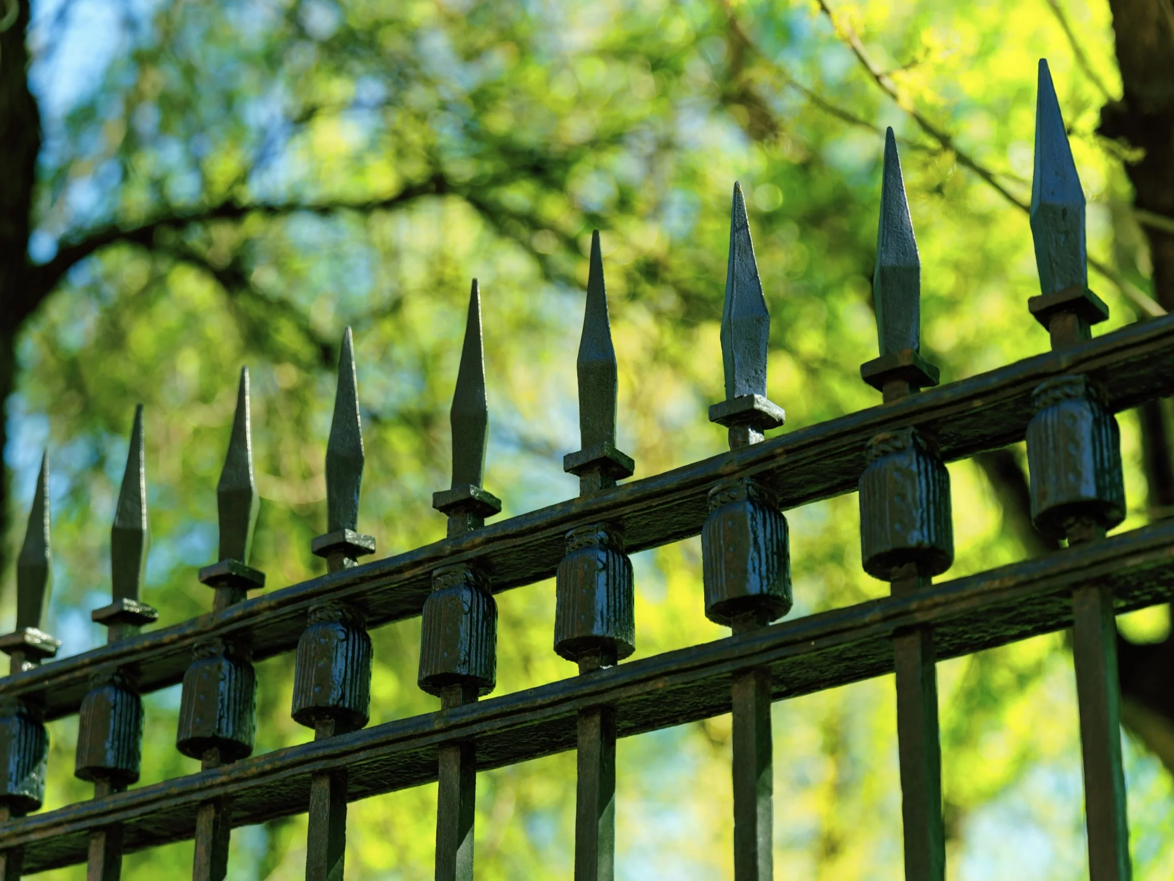 Donice przed płotem mogą słono kosztować