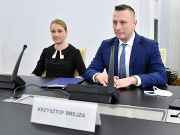 Dorota Brejza i Krzysztof Brejza podczas posiedzenia komisji do zbadania inwigilacji Pegasusem