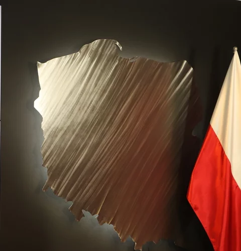 Minister cyfryzacji Marek Zagórski prezentuje aplikację mPojazd