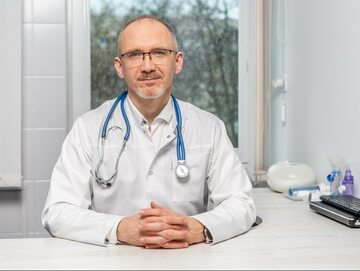 Dr Piotr Dąbrowiecki: 3/4 pacjentów z astmą popełnia krytyczne błędy w leczeniu astmy
