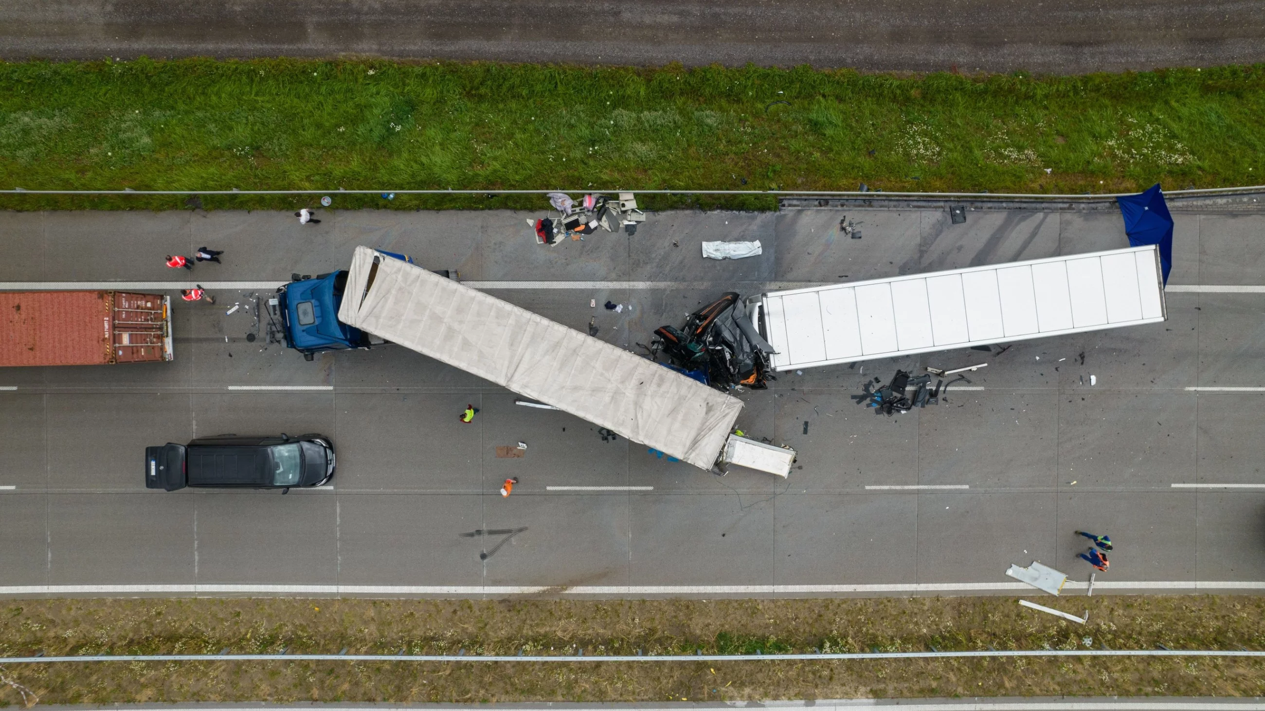 Wypadek na autostradzie, zdjęcie ilustracyjne