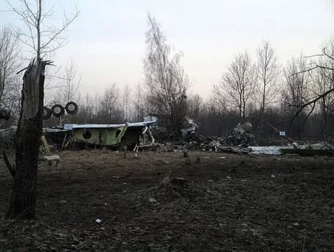 Wrak Tu-154 po katastrofie (fot. PRSteam.net/CC)