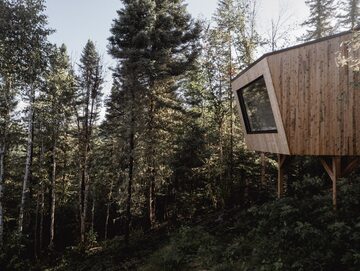 Drewniane domki na palach, projekt Atelier L'Abri