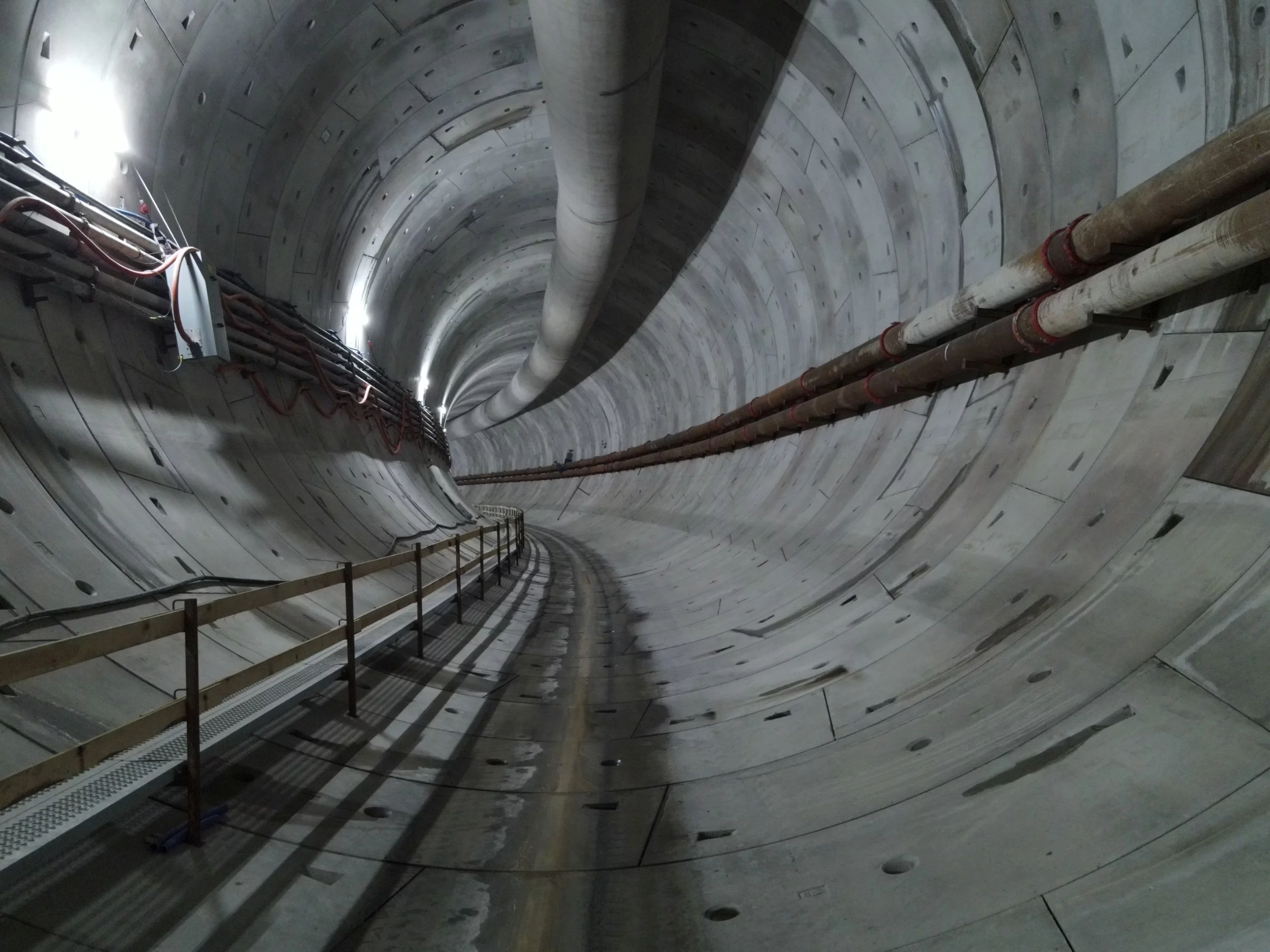 Prace na terenie budowy tunelu pod Świną