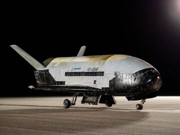 Dron X-37B po powrocie na Ziemię