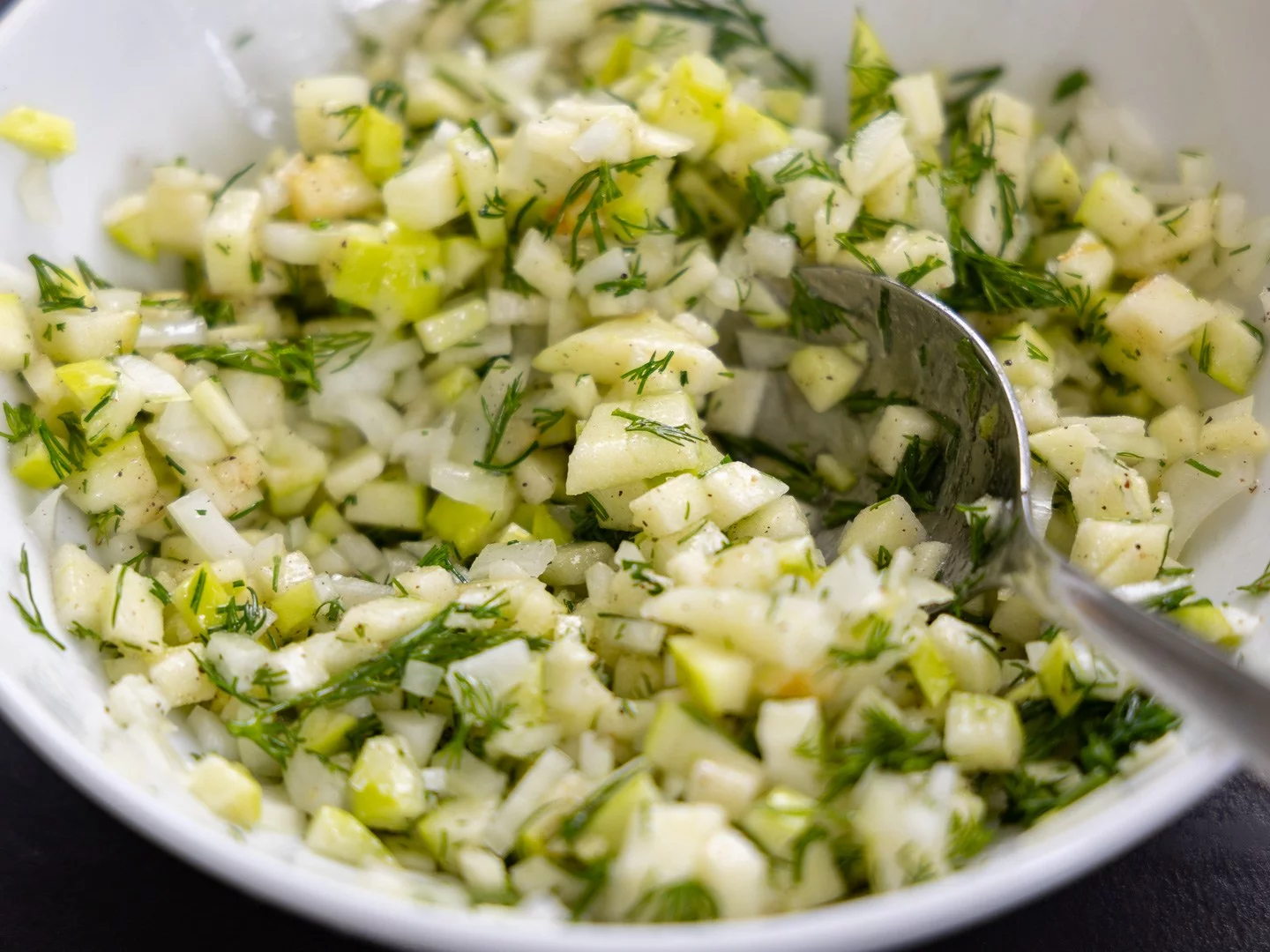 Surówka z jabłka i cebuli