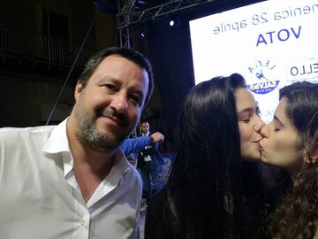 Dwie studentki i Matteo Salvini