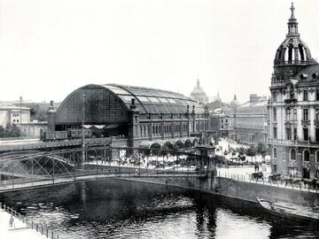Dworzec Friedrichstrasse w Berlinie, na której zamach przeprowadzili polscy dywersanci