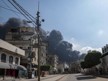 Dym nad Gazą po ataku izraelskiego lotnictwa
