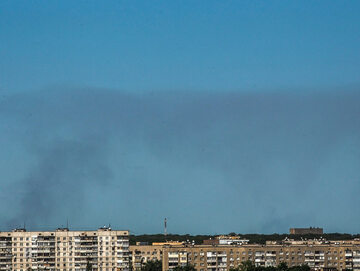 Dym nad miastem Szebiekino w obwodzie biełgorodzkim
