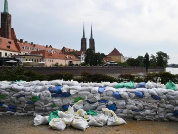 Dynamiczna sytuacja powodziowa. Przez Wrocław przechodzi fala powodziowa