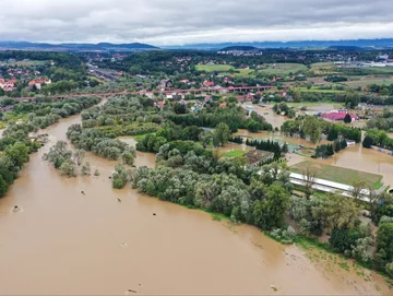 Dynamiczna sytuacja powodziowa. Zalane tereny Doliny Nysy Kłodzkiej