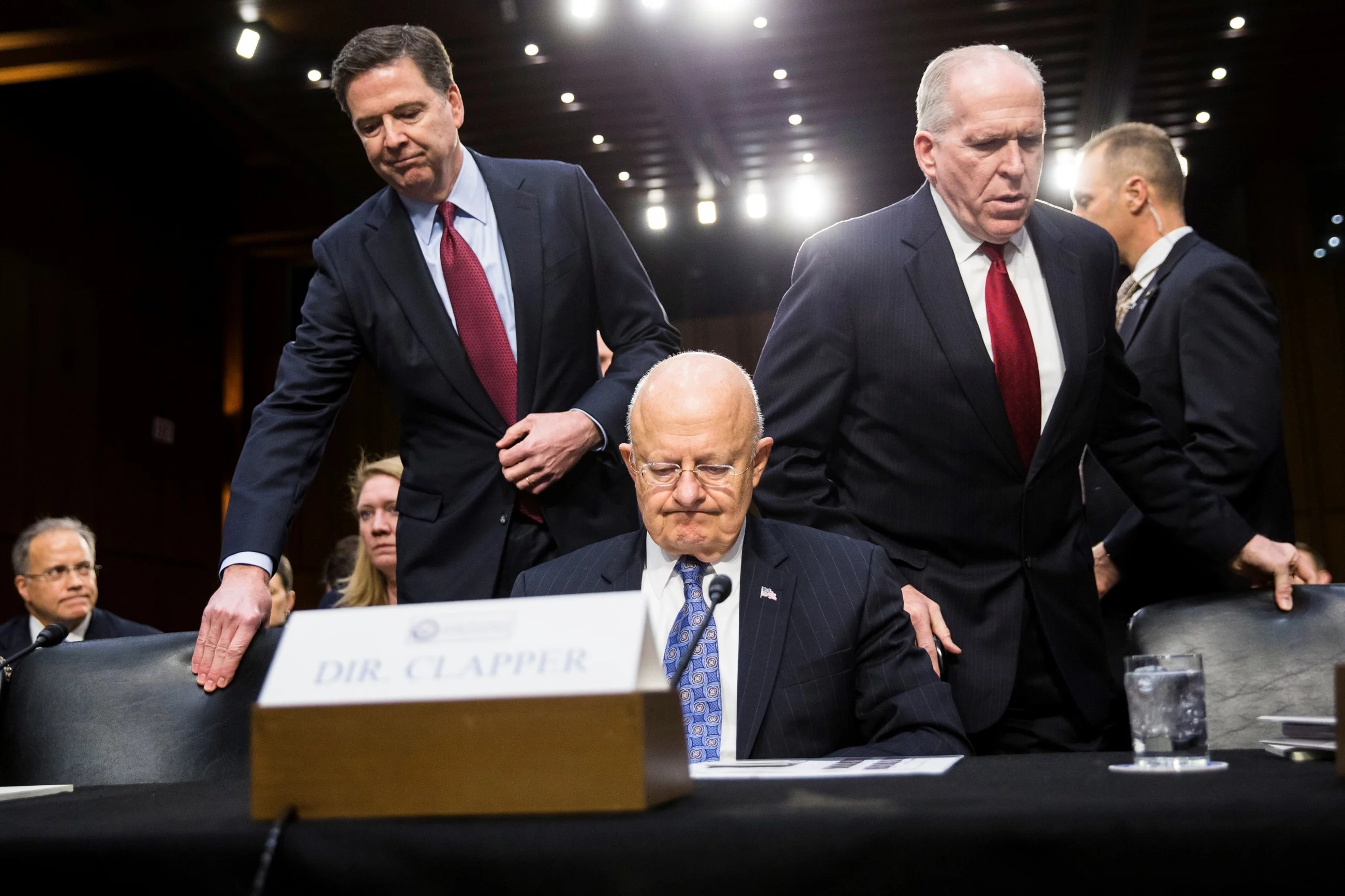 James Comey, James Clapper i John Brennan. Komisja ds. Wywiadu Senatu Stanów Zjednoczonych