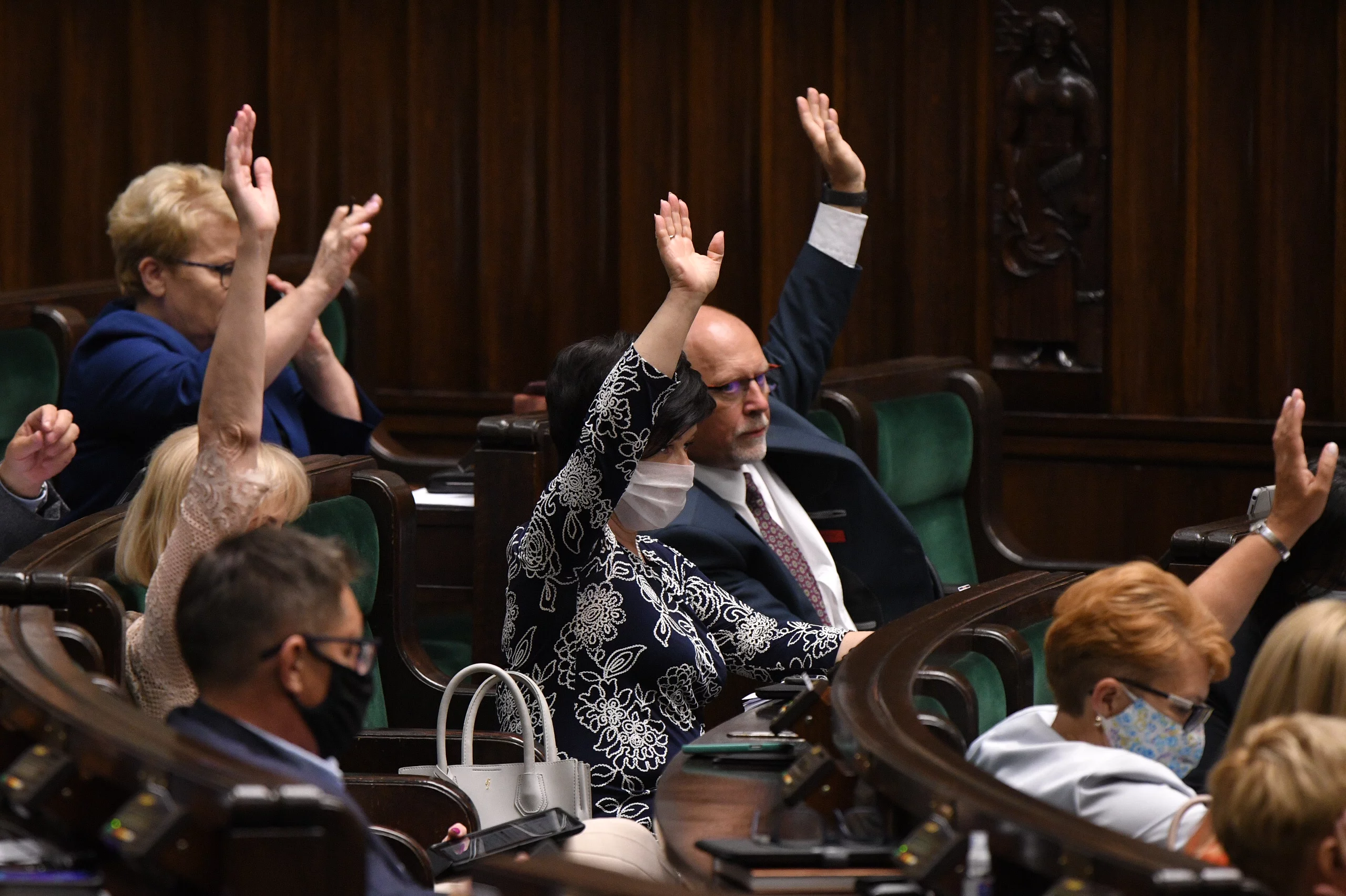 Posłowie podczas głosowania nad nowelizacją ustawy