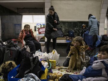 Dzieci w schronie w metrze w Kijowie, 2 marca