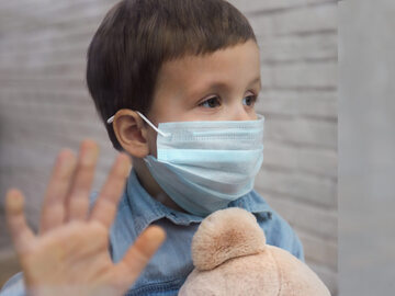 Dziecko w czasie pandemii COVID-19, zdjęcie ilustracyjne