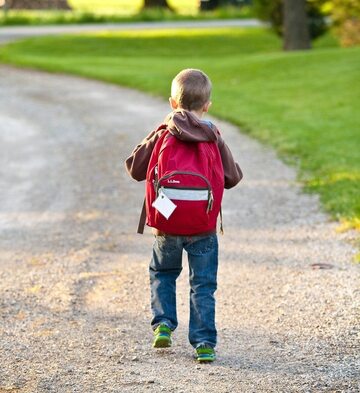 Dziecko w drodze do szkoły