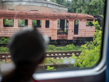Dziecko w pociągu, zdjęcie ilustracyjne