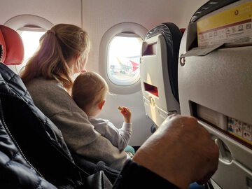 Dziecko w samolocie
