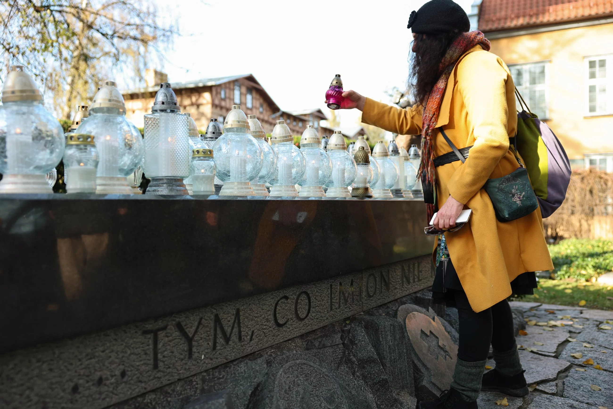 „Przyłożył mi pistolet do głowy i krzyczał, iż Bóg jest niesprawiedliwy”. O żałobie, której nie da się wytłumaczyć