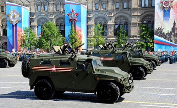 Dzień Zwycięstwa w Moskwie, defilada na Placu Czerwonym, pokaz sprzętu wojskowego