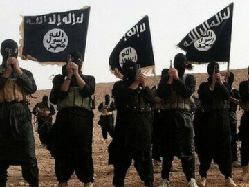 Dżihadyści z Państwa Islamskiego (fot. Islamic State/wikipedia/domena publiczna)
