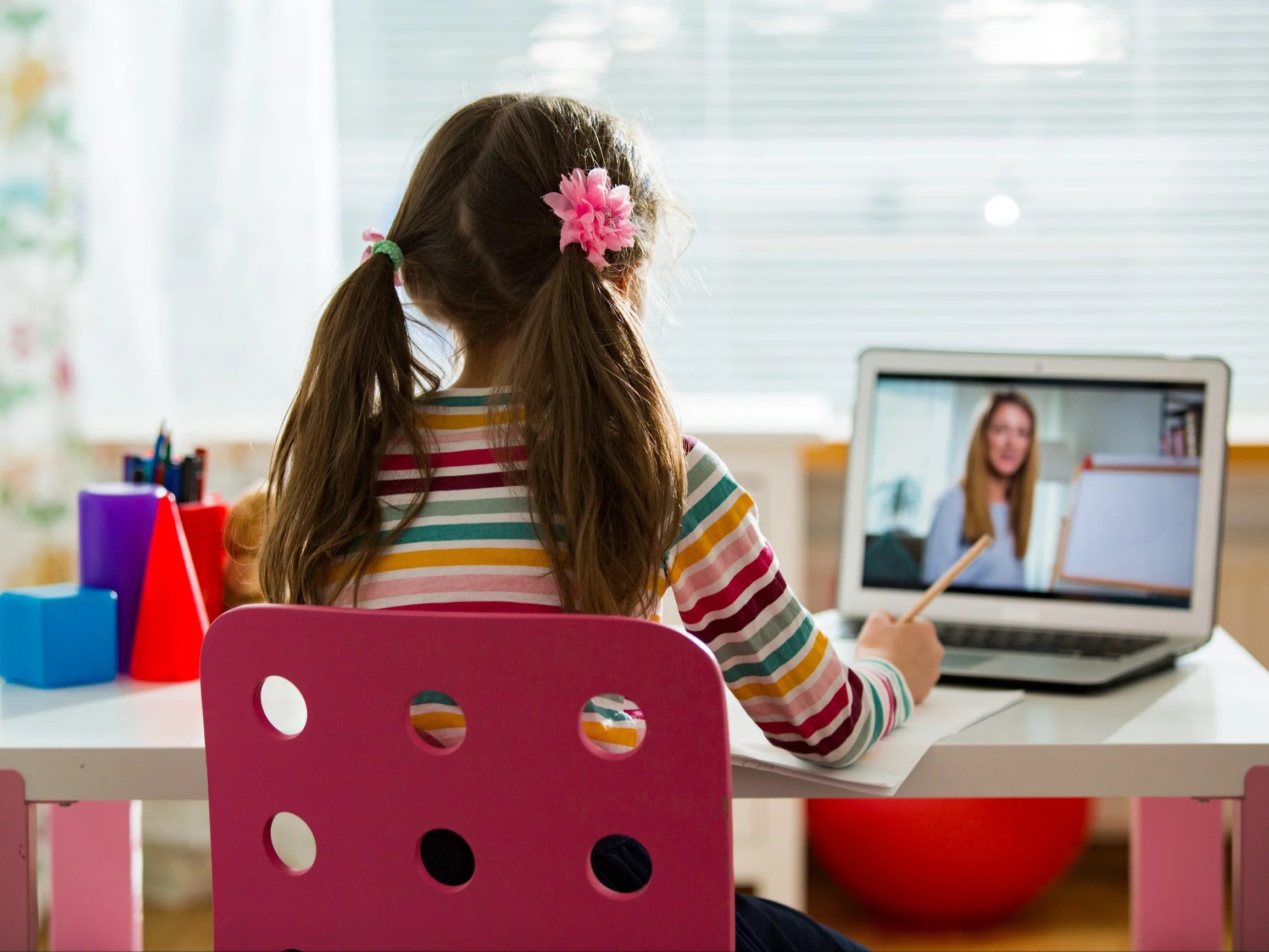 Rodzice zapłacą za decyzję MEN? Ministerstwo nie analizowało kosztów