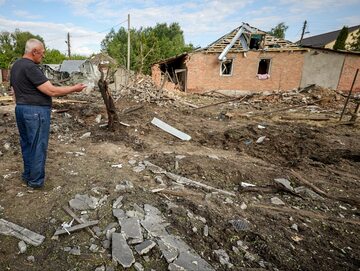 Efekt rosyjskich ataków w obwodzie charkowskim w Ukrainie