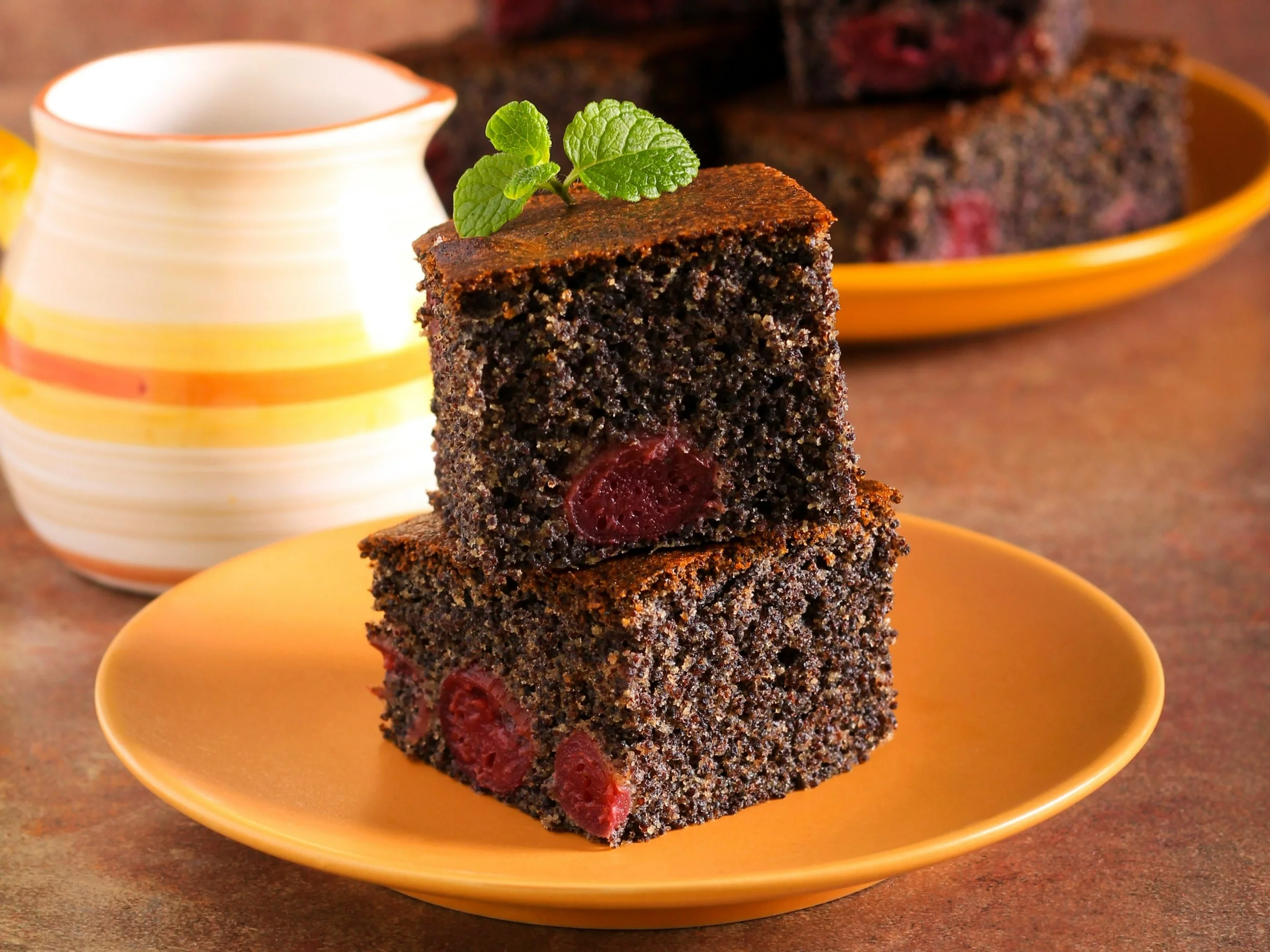 Makowiec z wiśniami