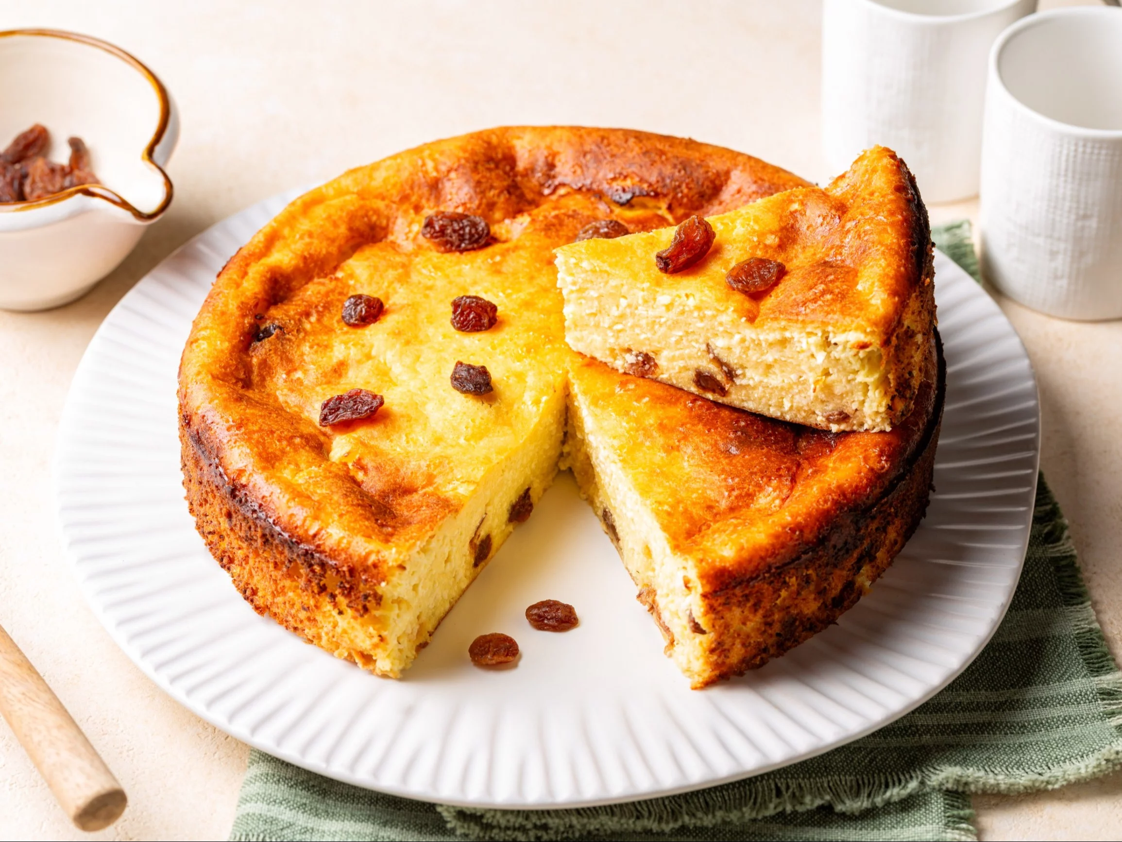 Sernik z rodzynkami