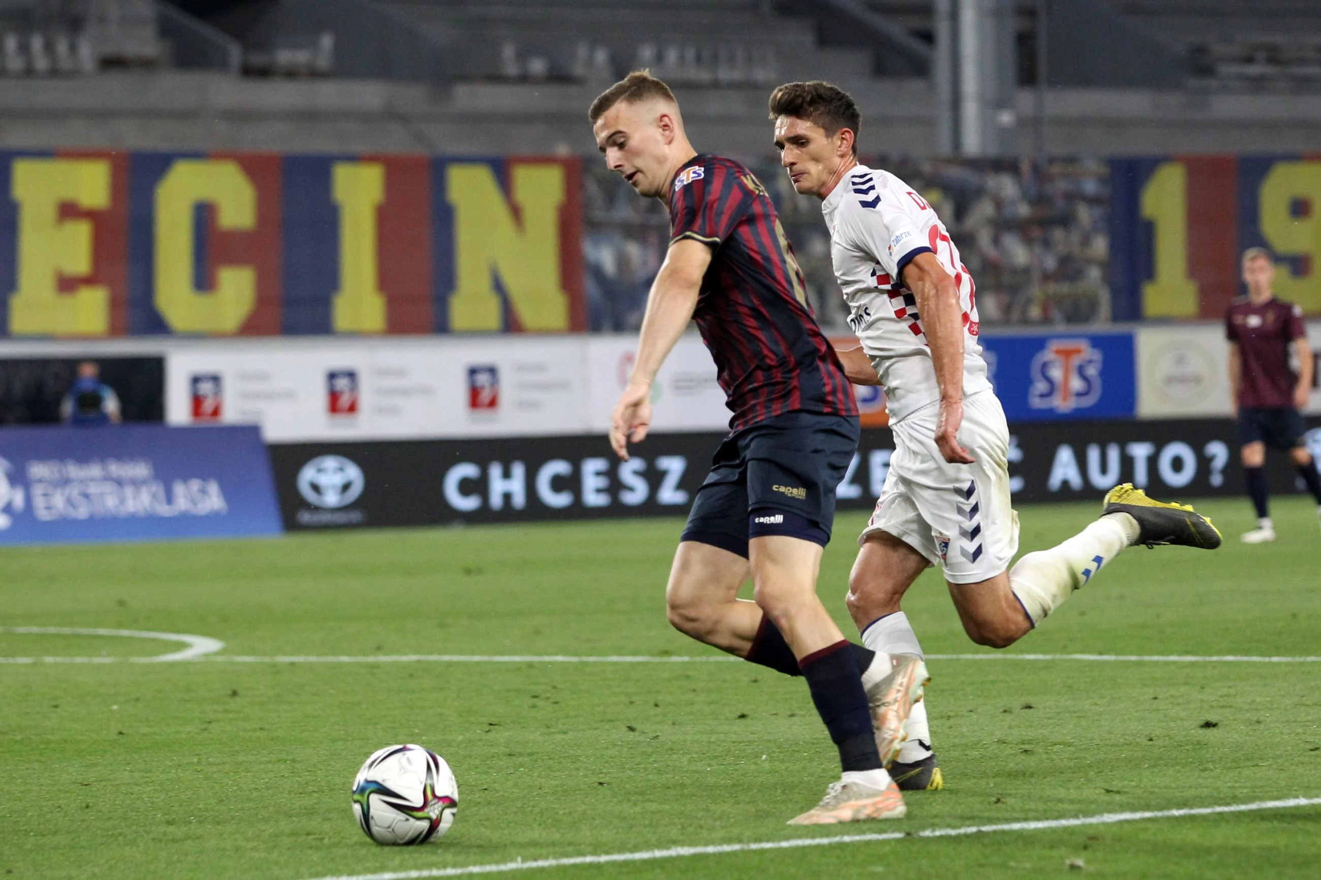 Kacper Kozłowski w meczu z Górnikiem Zabrze