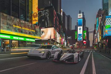 Elektryczne Porsche na Times Square