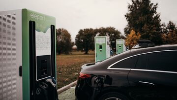 Eleport, dostawca publicznej sieci ładowania samochodów elektrycznych