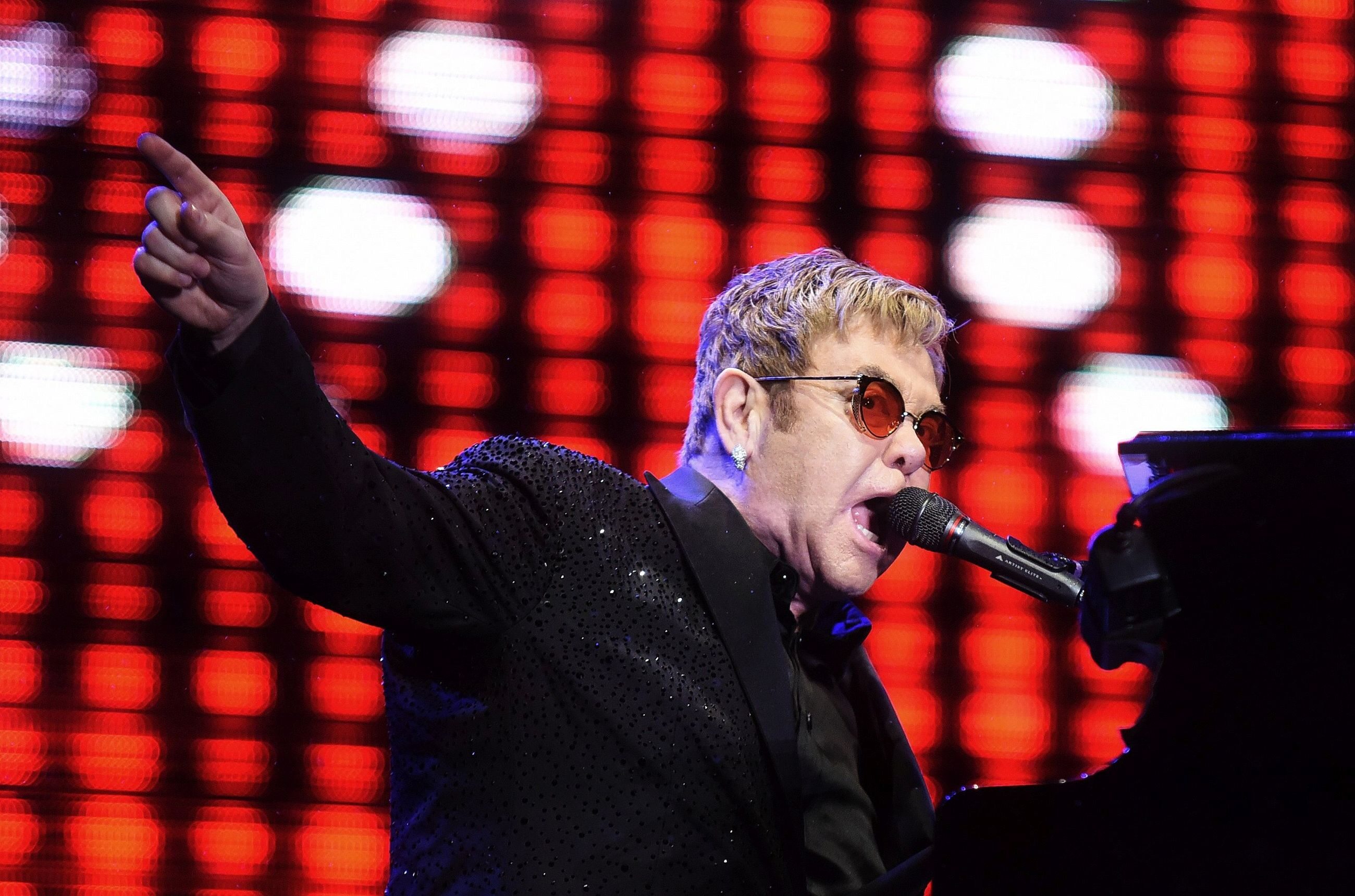 Elton John podczas koncertu w Rio de Janeiro, 1 kwietnia 2017 roku
