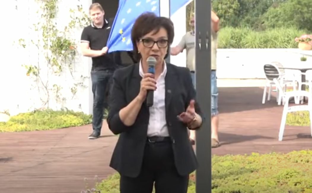 Zabawna sytuacja na konferencji Elżbiety Witek. Marszałek do „intruzów