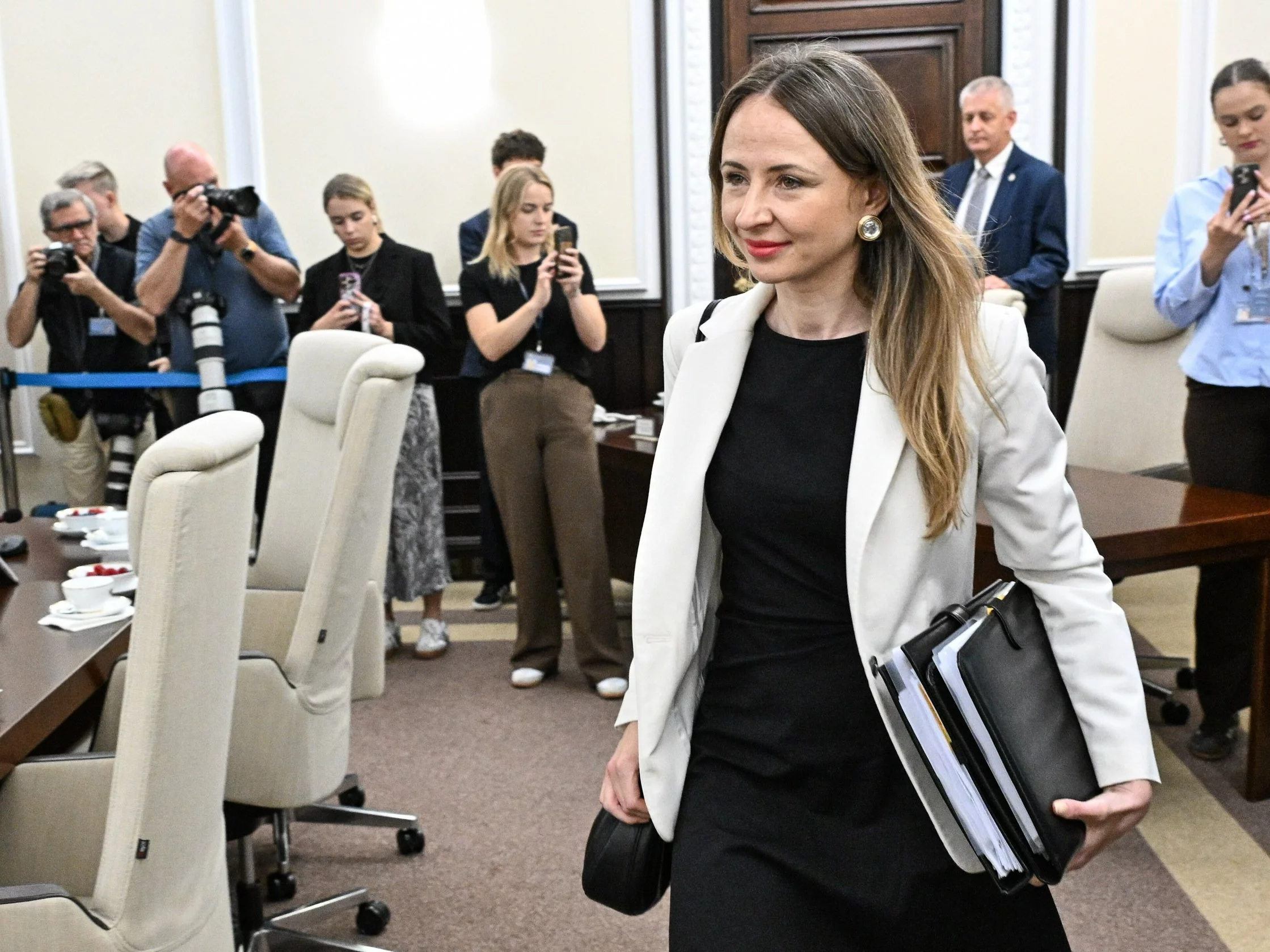 Agnieszka Dziemianowicz-Bąk przed posiedzeniu rządu