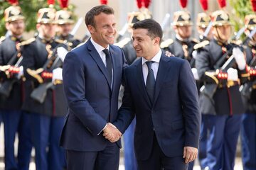 Emmanuel Macron i Wołodymyr Zełenski
